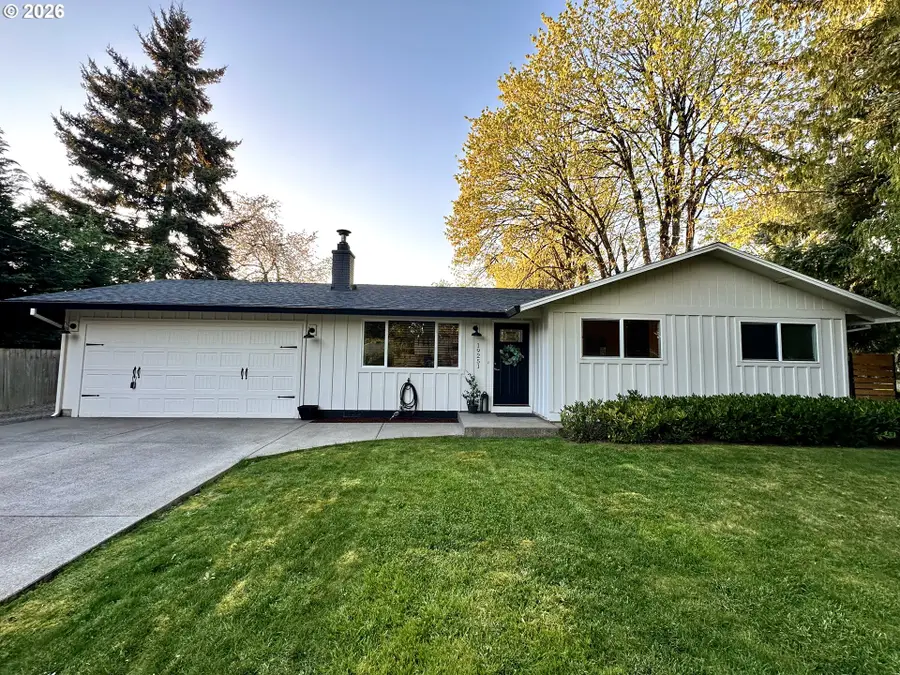 19251 Central Point Rd, Oregon City, OR 97045 - #2