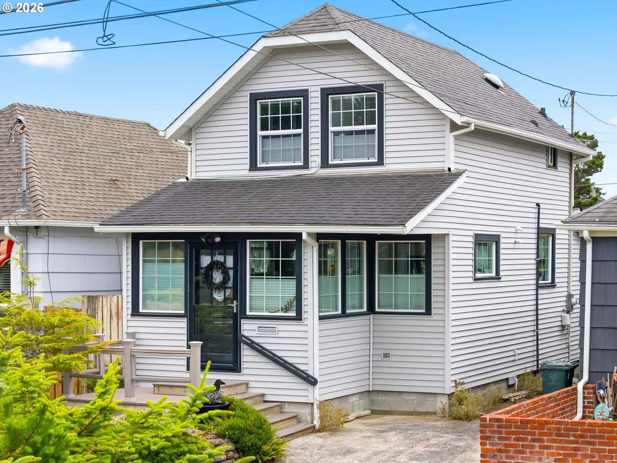 331 10th Ave, Seaside, OR 97138 - #1