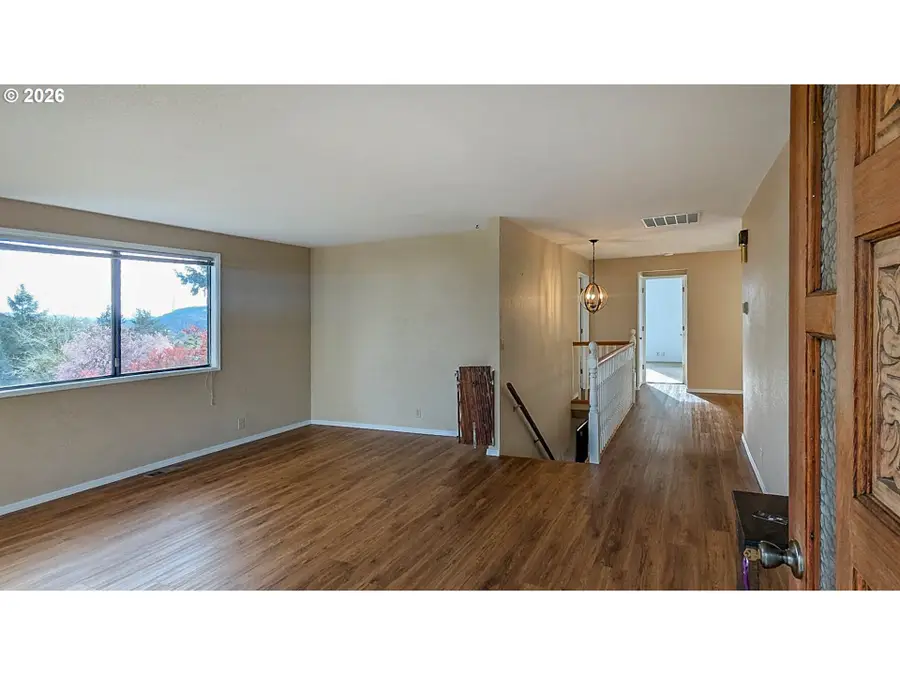 1818 NE Todd St, Roseburg, OR 97470 - #3