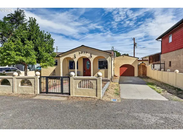 2017 W 9th Pl, TheDalles, OR 97058