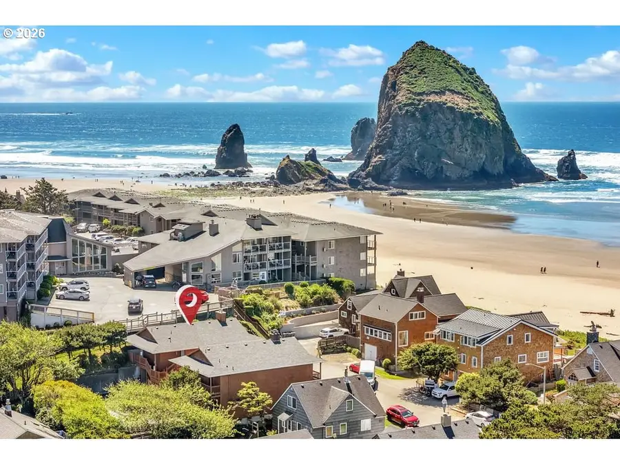 1379 Pacific Ave, Cannon Beach, OR 97110 - #2