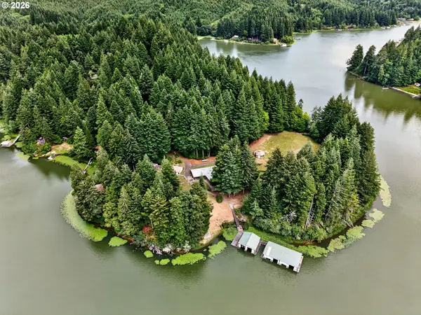 1190 N Tenmile Lake, Lakeside, OR 97449