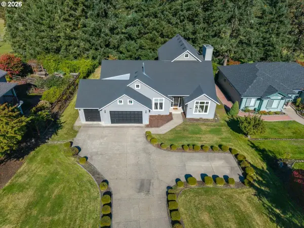 580 Holly Ave, CottageGrove, OR 97424