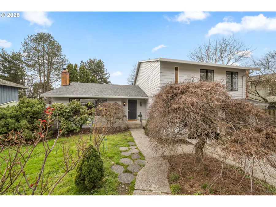 195 NW Phyllis Ct, Gresham, OR 97030 - #3