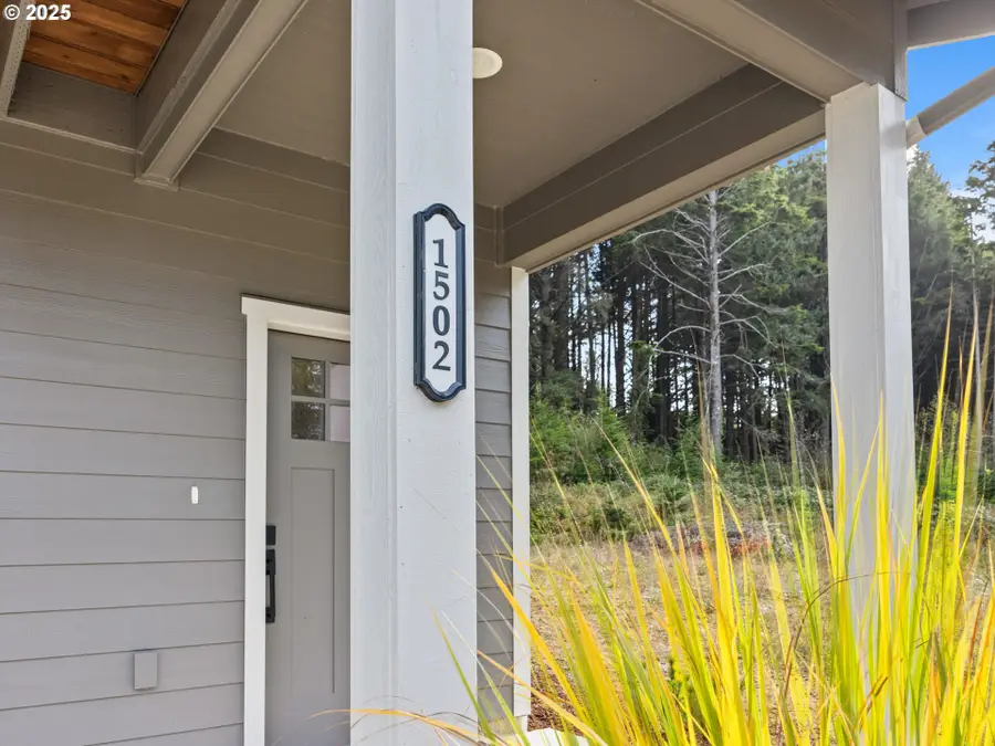 1502 SE Marine Ave, Lincoln City, OR 97367 - Image #3