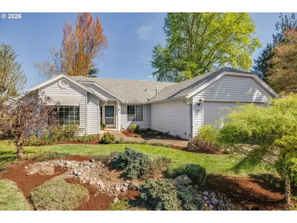 1360 N Locust St, Canby, OR 97013