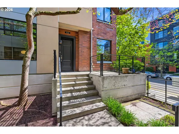 1616 NW Riverscape St, Portland, OR 97209