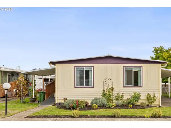 2902 E 2nd St #18, Newberg, OR 97132