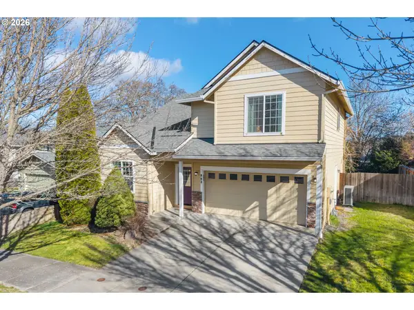 993 28th St, HoodRiver, OR 97031