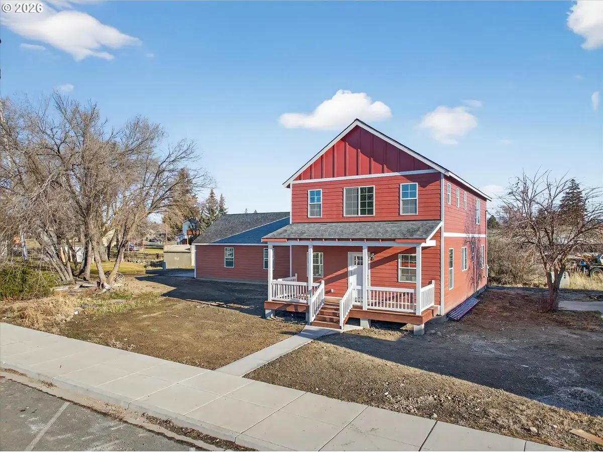 230 E St, North Powder, OR 97867 - #1