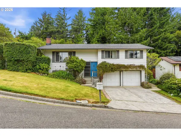 925 Oakway Dr, CoosBay, OR 97420