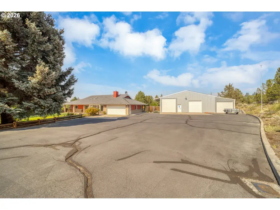 200 SE Crestview Ln, Madras, OR 97741 - #3