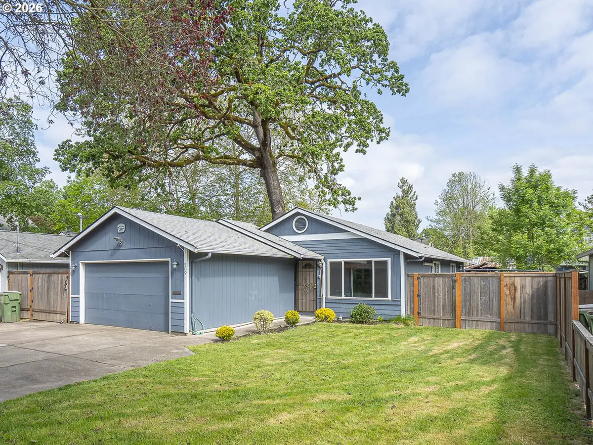 209 E North St, Newberg, OR 97132 - #1