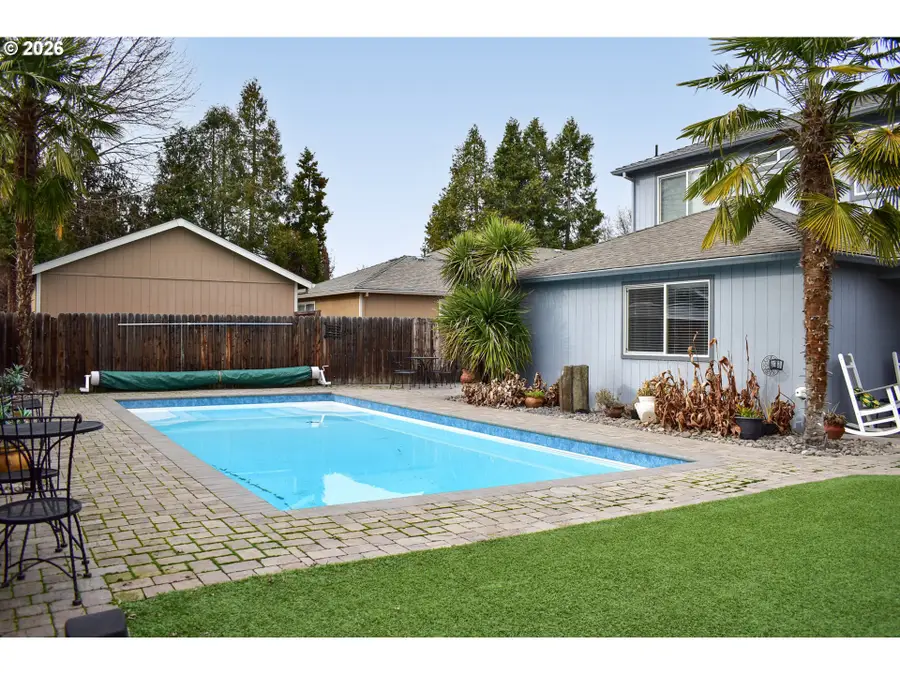 1723 Westwood Dr, Medford, OR 97501 - #2