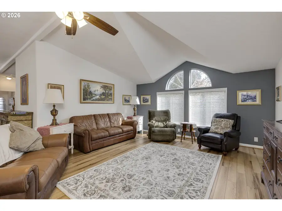 655 NE Burnett Rd #9, McMinnville, OR 97128 - #3