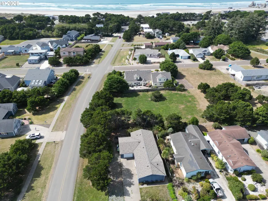 2994 Lincoln Ave Sw, Bandon, OR 97411 - #3