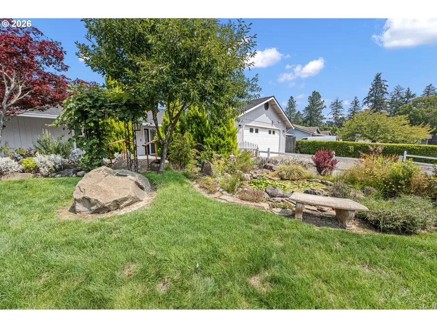 25133 Allure Ave, Veneta, OR 97487 - #3