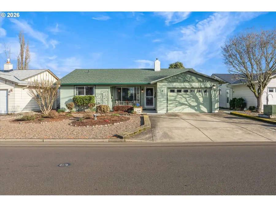 2093 W Hayes St, Woodburn, OR 97071 - #2