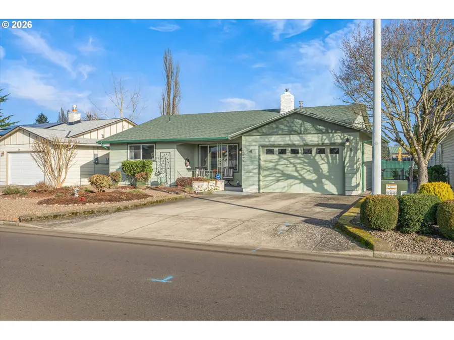 2093 W Hayes St, Woodburn, OR 97071 - #3