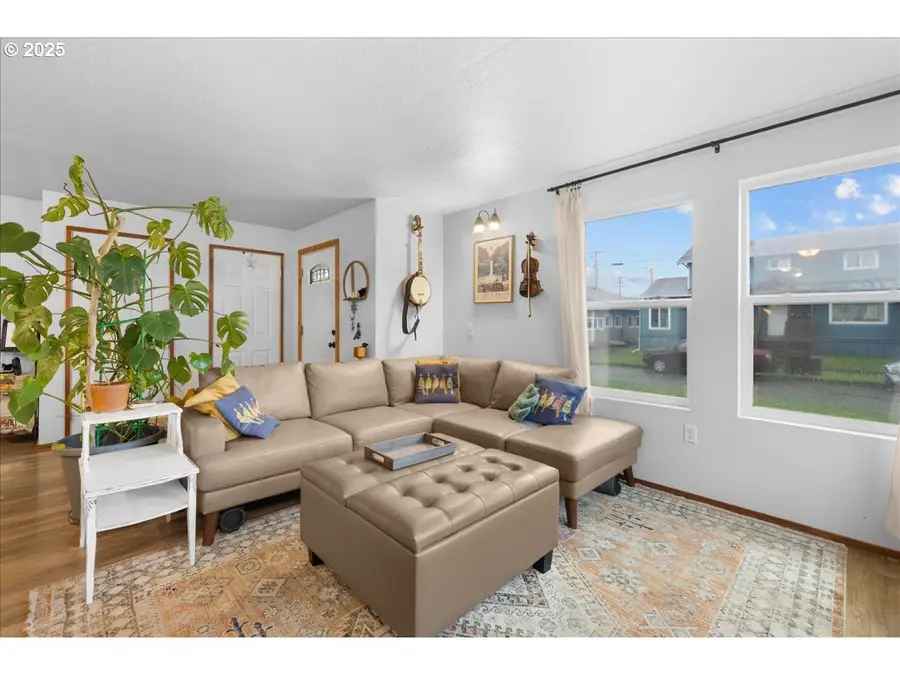 2305 7th St, Tillamook, OR 97141 - Image #3