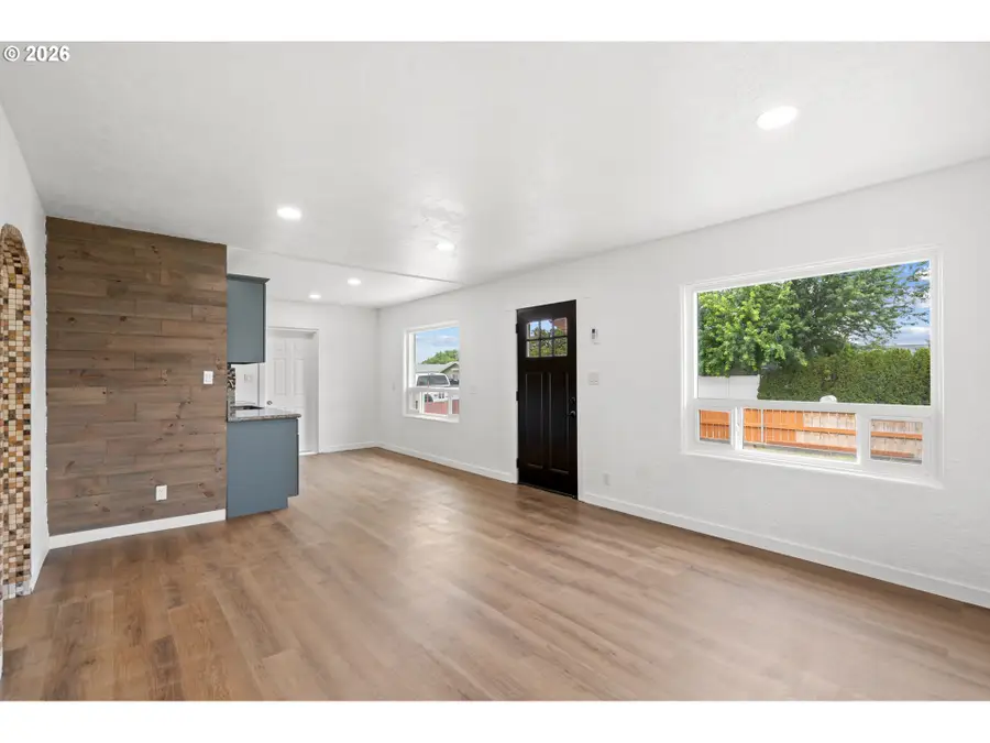 1035 W Ridgeway Ave, Hermiston, OR 97838 - #3