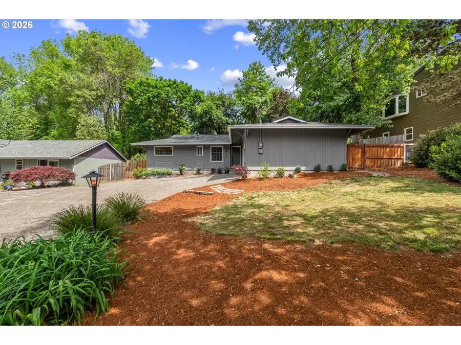 2211 SW Marigold St, Portland, OR 97219 - #2