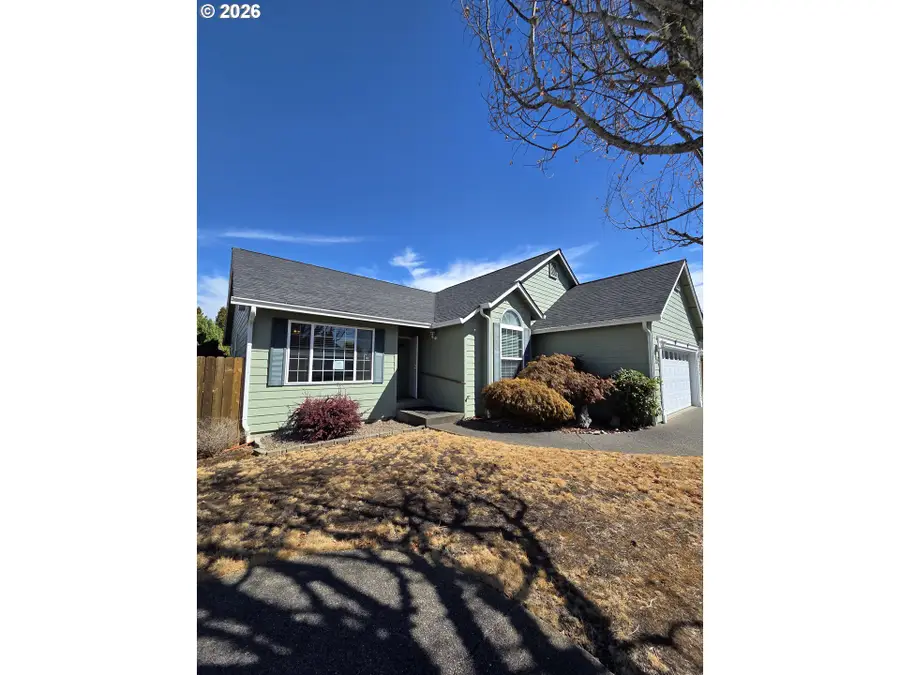 204 Greyfox Dr, Sutherlin, OR 97479 - #3