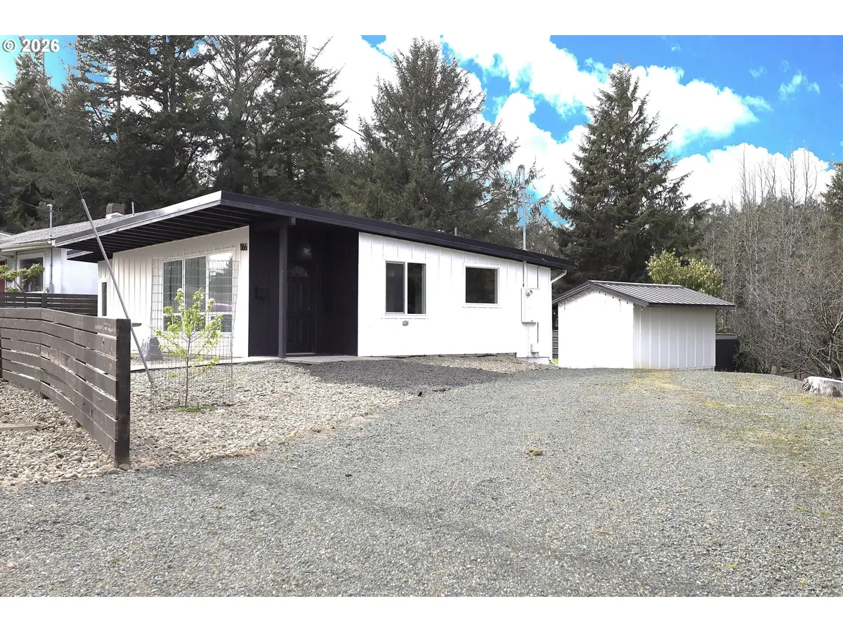 1166 Winsor Ave, North Bend, OR 97459 - #1