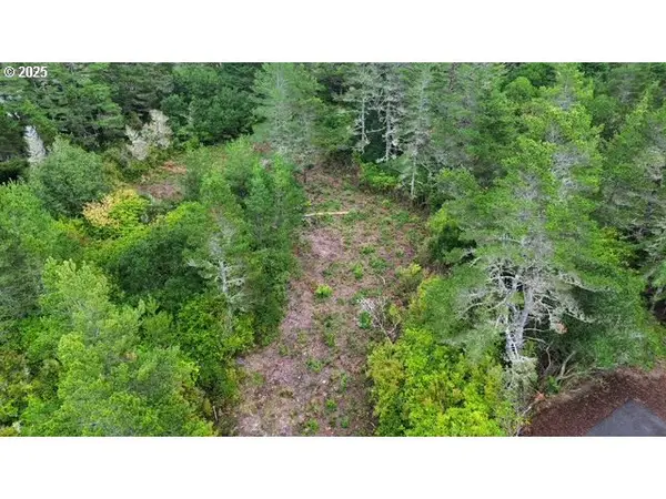 4 Bonnett Way, Florence, OR 97439