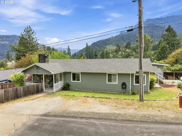 611 Fairchild St, Canyonville, OR 97417