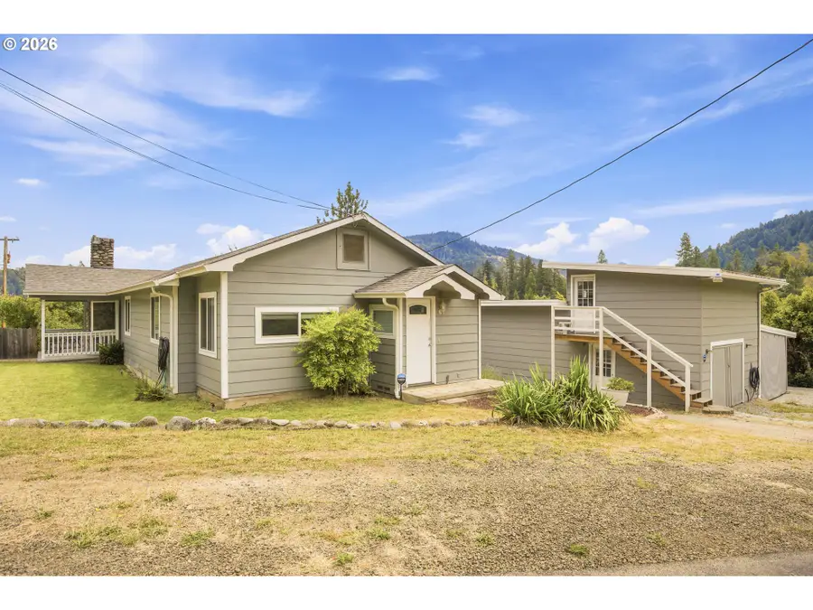 611 Fairchild St, Canyonville, OR 97417 - #2