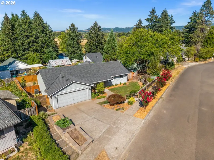 407 Park St, Gaston, OR 97119 - #2