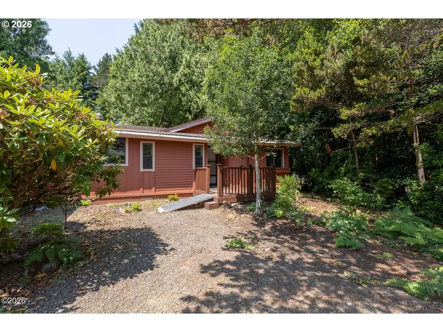 530 Seagrove Loop, Lincoln Beach, OR 97367 - #2