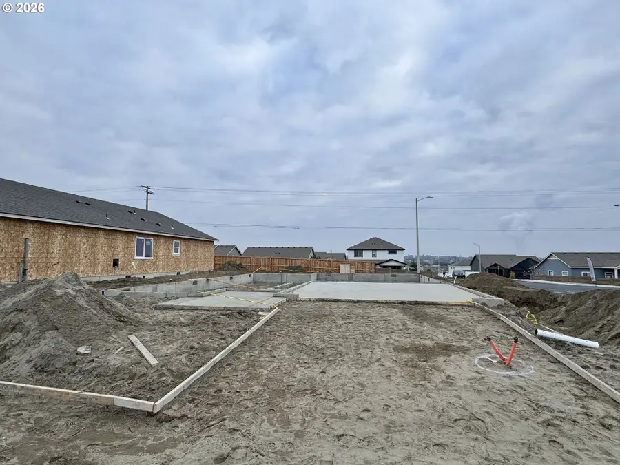 850 NE Laurel Springs Dr, Hermiston, OR 97838 - Image #2