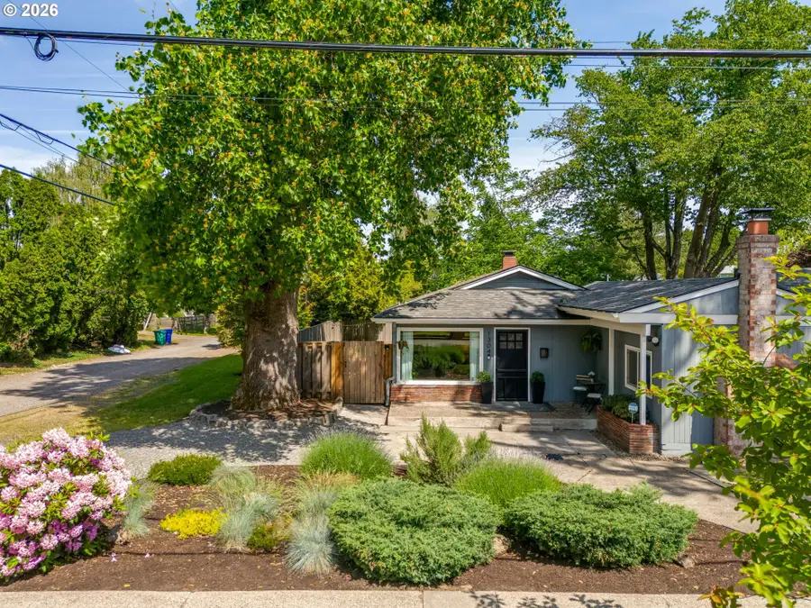 1304 SE 84th Ave, Portland, OR 97216 - #2