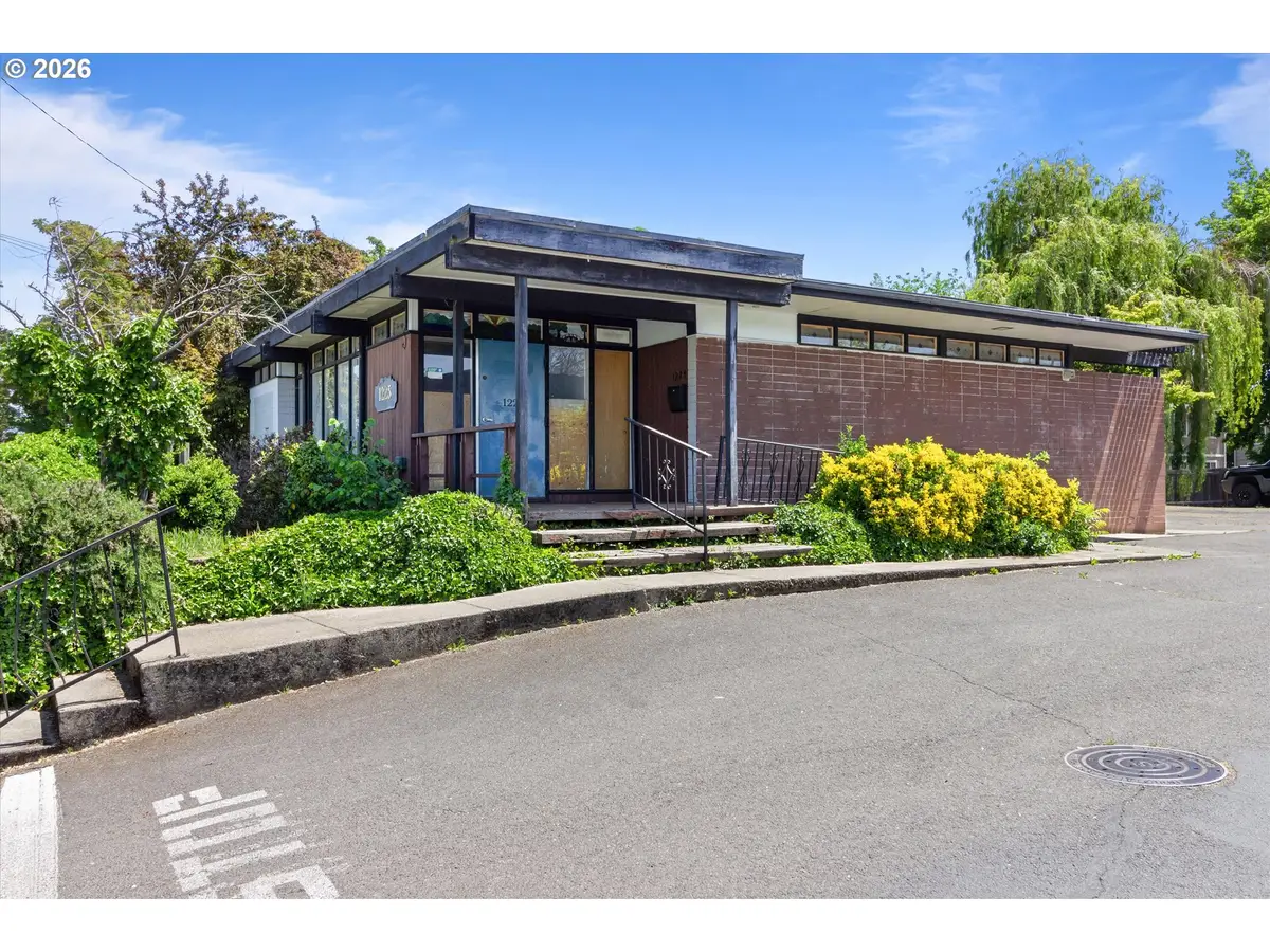 1225 W Main St, Medford, OR 97501 - #1