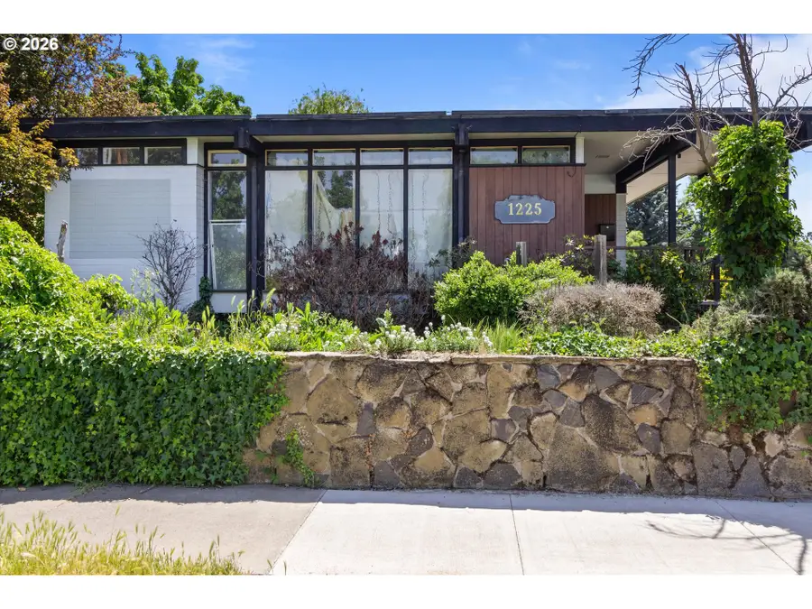 1225 W Main St, Medford, OR 97501 - #2