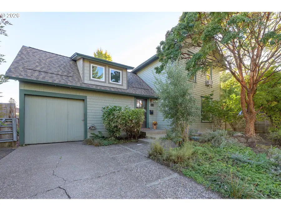 632 NE 11th St, McMinnville, OR 97128 - #2