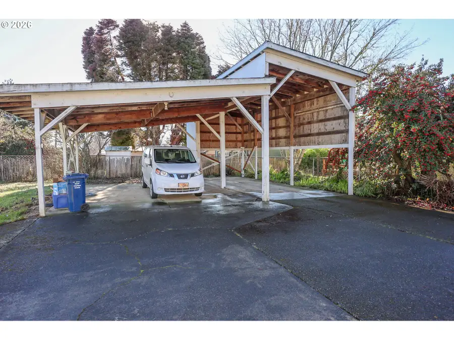 1271 W 11th St, Coquille, OR 97423 - #2