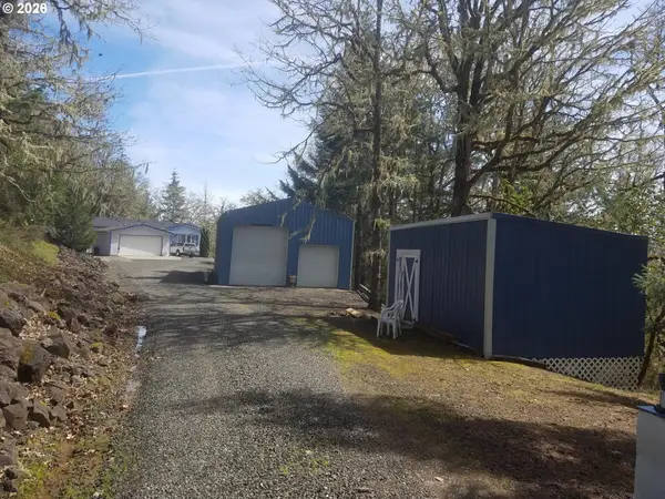 727 Hilltop Dr, Oakland, OR 97462