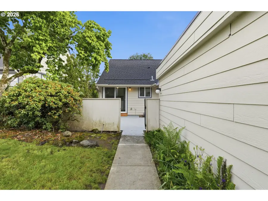 55 NE Village Squire Ave #6, Gresham, OR 97030 - #2
