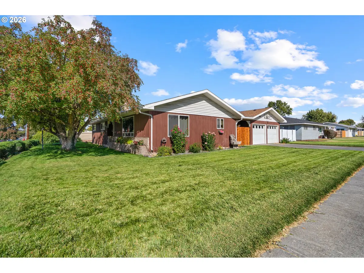 905 SW 4th St, Hermiston, OR 97838 - #1