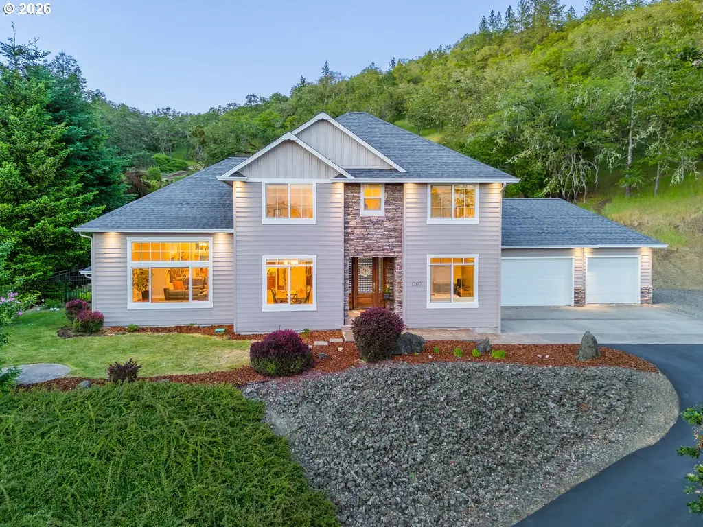 1797 NE Rocky Dr, Roseburg, OR 97470 - #1