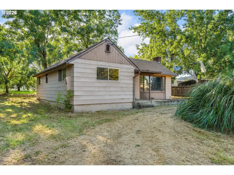 381 SE Gregory Dr, Winston, OR 97496 - #2