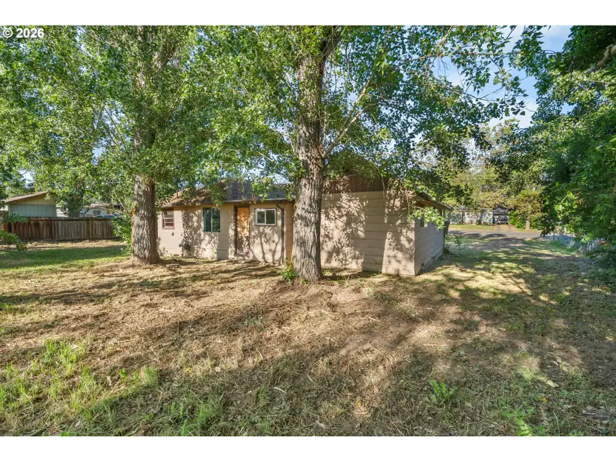 381 SE Gregory Dr, Winston, OR 97496 - #3