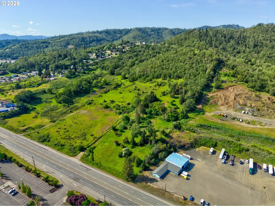 3314 NE Diamond Lake Blvd, Roseburg, OR 97470 - #2