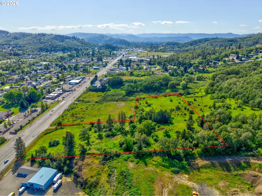 3314 NE Diamond Lake Blvd, Roseburg, OR 97470 - #3