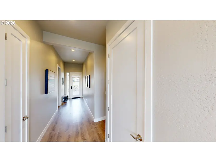 30396 Driftwood Dr, Wedderburn, OR 97444 - Image #3