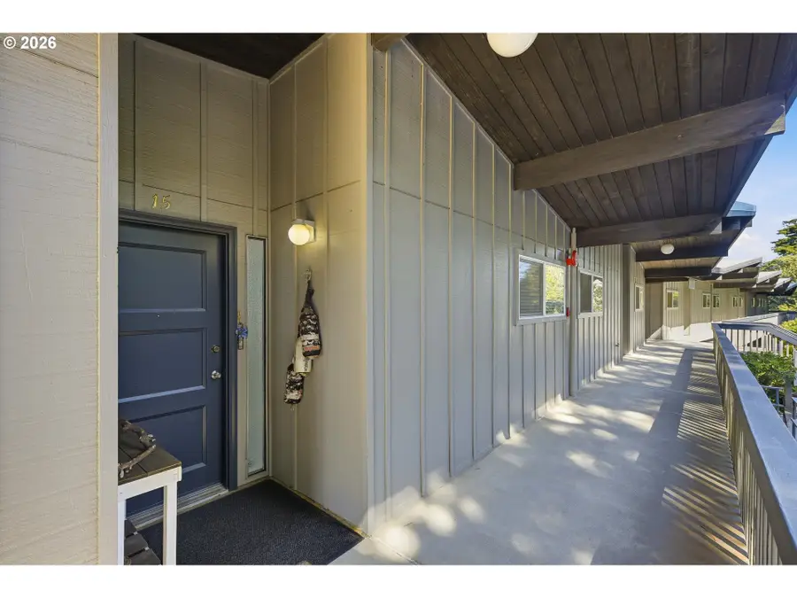 290 N 3rd Ct #15, Coos Bay, OR 97420 - #3