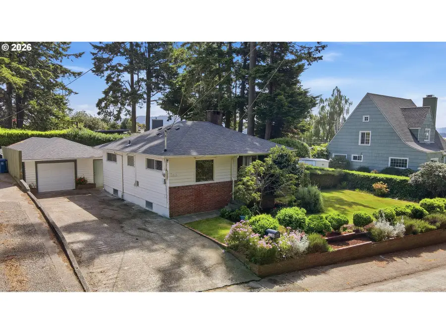 1313 Bayview St, North Bend, OR 97459 - #2